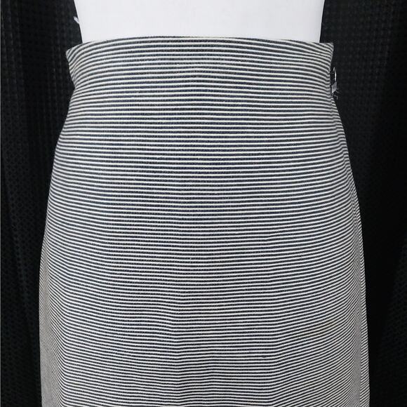 TALBOTS PETITES! SUPER CHIC BLACK AND CREAM MICRO STRIPED SKIRT! LINED! SZ 6P - Picture 3 of 8